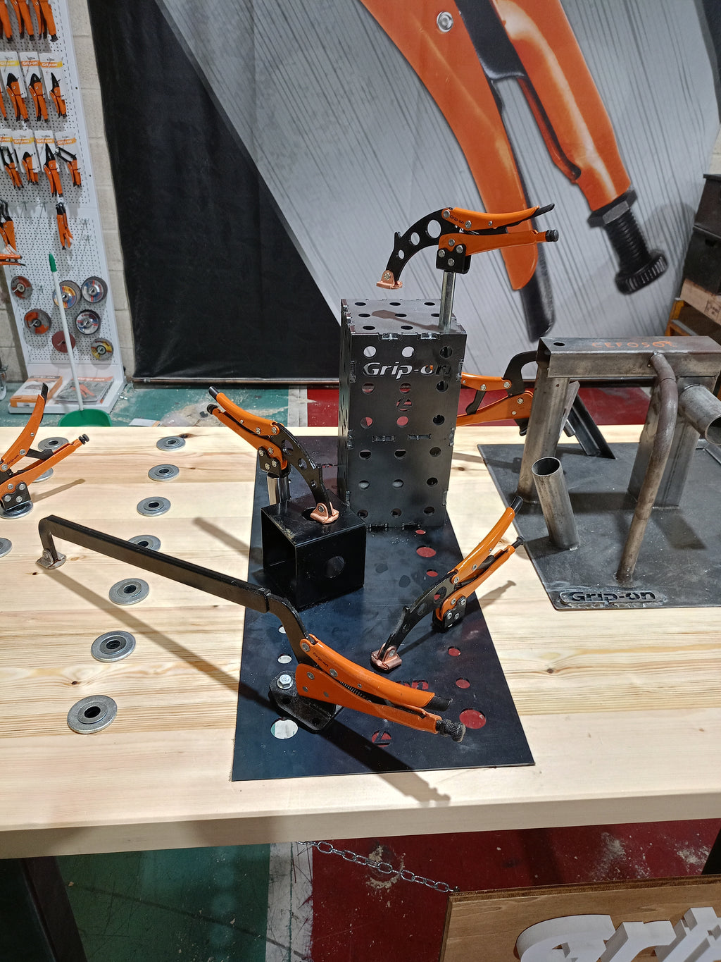 Make a workbench with the Maker's Community at Grip-on