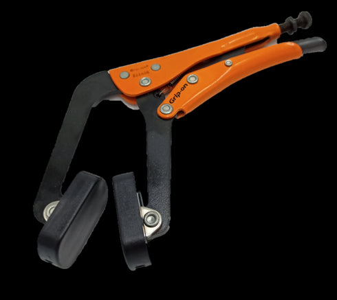 Abrazadera de acero, 60º c/protector 233AP06